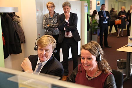 Koning brengt werkbezoek aan UWV Groningen